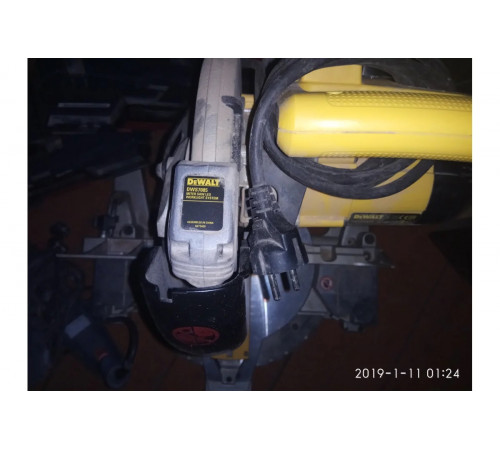 Торцовочная пила DeWALT DW 713