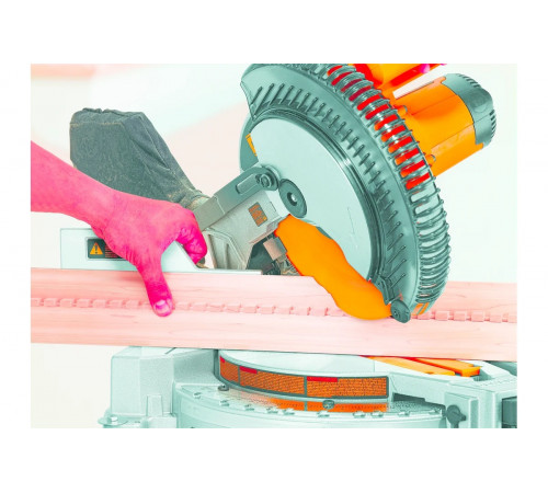 Торцовочная пила DeWALT DW 713