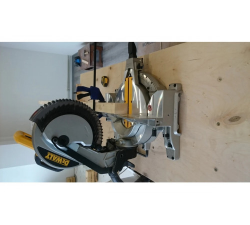 Торцовочная пила DeWALT DW 713