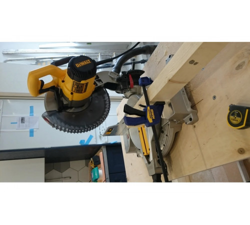 Торцовочная пила DeWALT DW 713