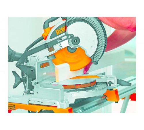 Торцовочная пила DeWALT DW 713