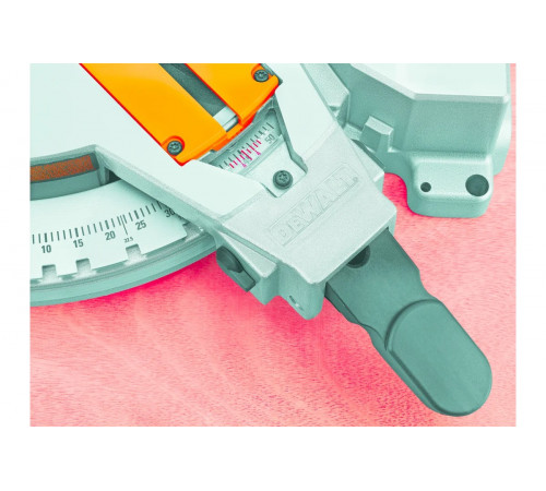 Торцовочная пила DeWALT DW 713