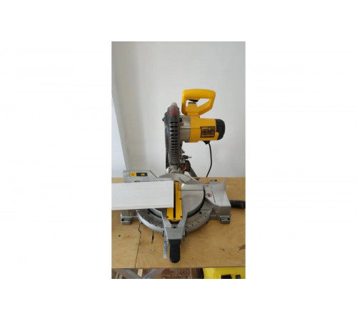 Торцовочная пила DeWALT DW 713