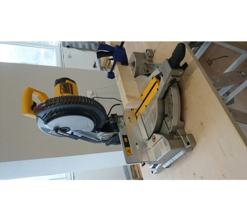 Торцовочная пила DeWALT DW 713