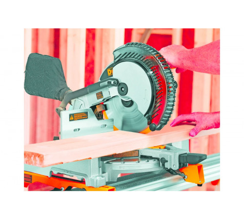 Торцовочная пила DeWALT DW 713