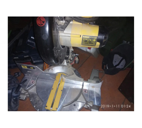 Торцовочная пила DeWALT DW 713