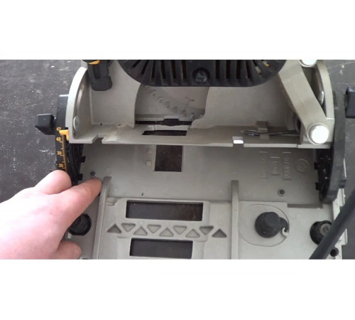 Пила циркулярная DEWALT DWS520K