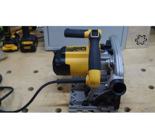 Пила циркулярная DEWALT DWS520K