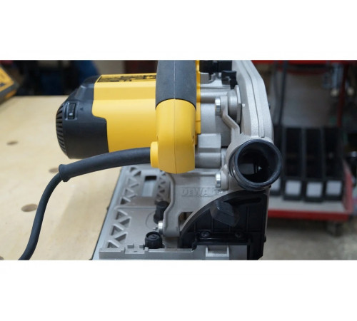 Пила циркулярная DEWALT DWS520K