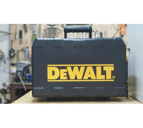 Пила циркулярная DEWALT DWS520K