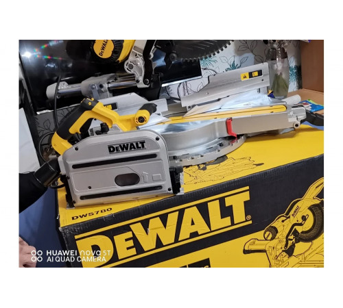 Пила циркулярная DEWALT DWS520K