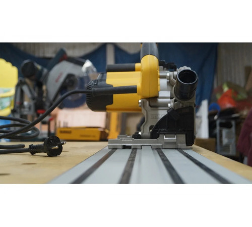 Пила циркулярная DEWALT DWS520K