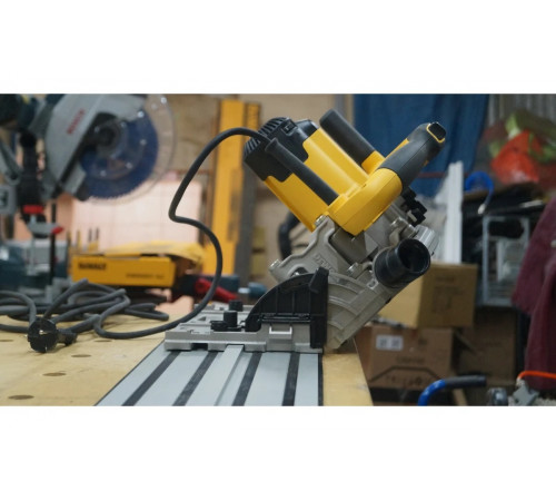 Пила циркулярная DEWALT DWS520K