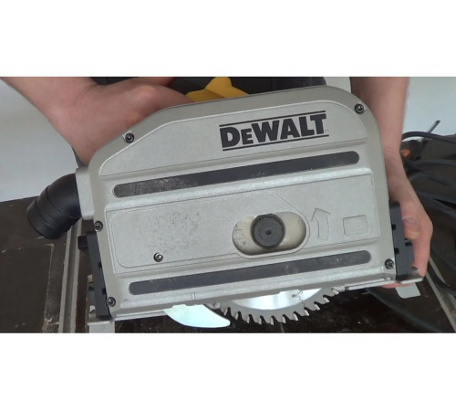 Пила циркулярная DEWALT DWS520K