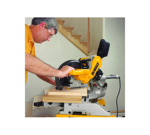 Торцовочная пила DEWALT DW 717XPS