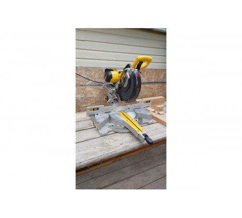 Торцовочная пила DEWALT DW 717XPS