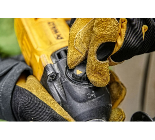 Перфоратор Dewalt D25033K, 710 Вт, 2 Дж, 5680 уд/мин, в кейсе D25033K-QS