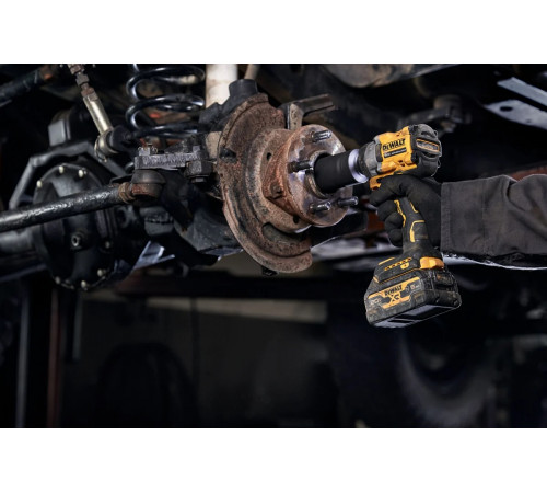 Аккумуляторный гайковерт Dewalt DCF921E2T, 18 В, 610 Нм, 3550 уд/мин, с 2 АКБ 1.7 Ач и ЗУ, в кейсе TSTAK DCF921E2T-QW