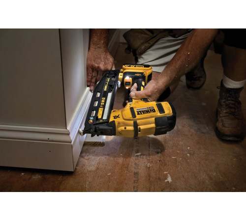 Аккумуляторный бесщеточный шпилькозабивной пистолет DEWALT DCN660NT 18 B, 48 Дж, без АКБ и ЗУ, в кейсе TSTAK DCN660NT-XJ