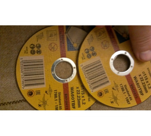 Круг отрезной по металлу INDUSTRIAL (115х22,2 мм) DEWALT DT42240Z