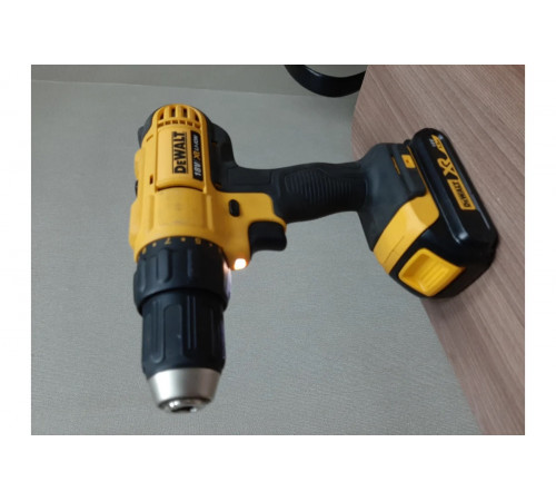 Аккумуляторная дрель-шуруповерт DEWALT DCD 771 C2