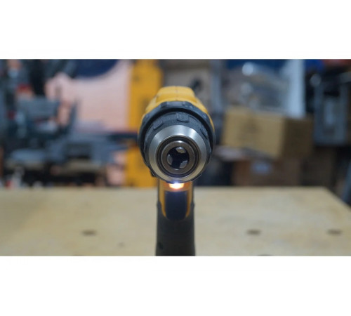 Аккумуляторная дрель-шуруповерт DEWALT DCD 771 C2