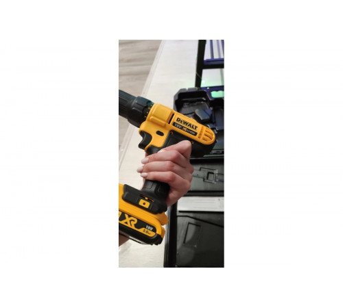 Аккумуляторная дрель-шуруповерт DEWALT DCD 771 C2