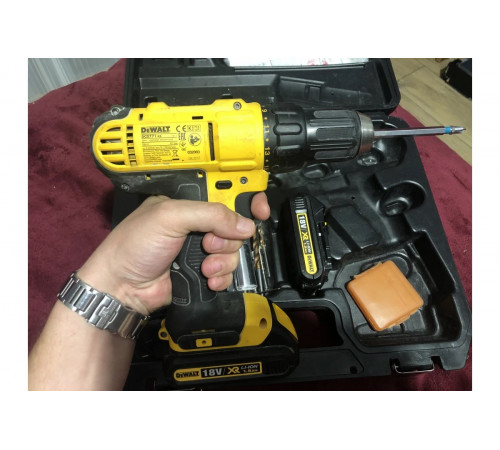 Аккумуляторная дрель-шуруповерт DEWALT DCD 771 C2