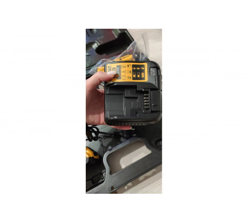 Аккумуляторная дрель-шуруповерт DEWALT DCD 771 C2