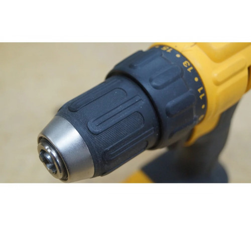 Аккумуляторная дрель-шуруповерт DEWALT DCD 771 C2