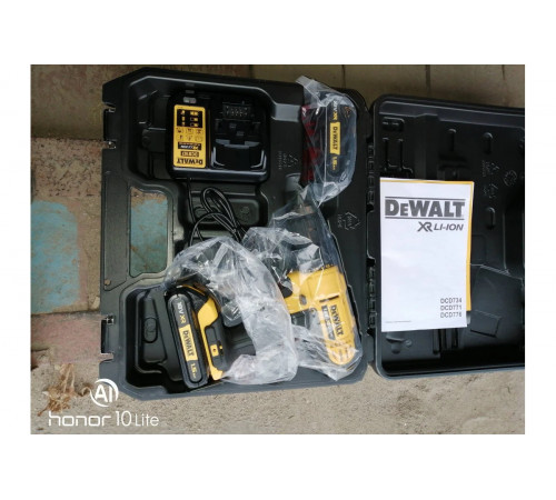 Аккумуляторная дрель-шуруповерт DEWALT DCD 771 C2