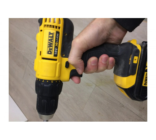 Аккумуляторная дрель-шуруповерт DEWALT DCD 771 C2