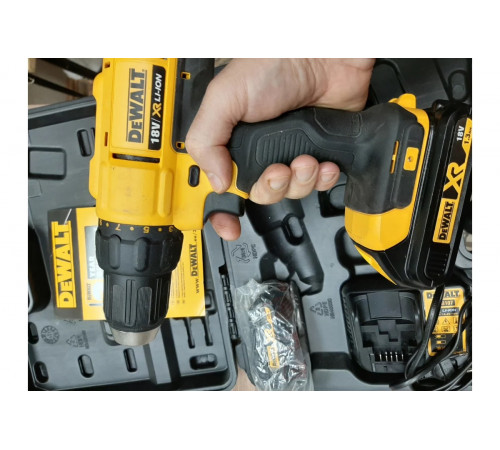 Аккумуляторная дрель-шуруповерт DEWALT DCD 771 C2