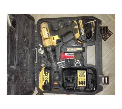 Аккумуляторная дрель-шуруповерт DEWALT DCD 771 C2