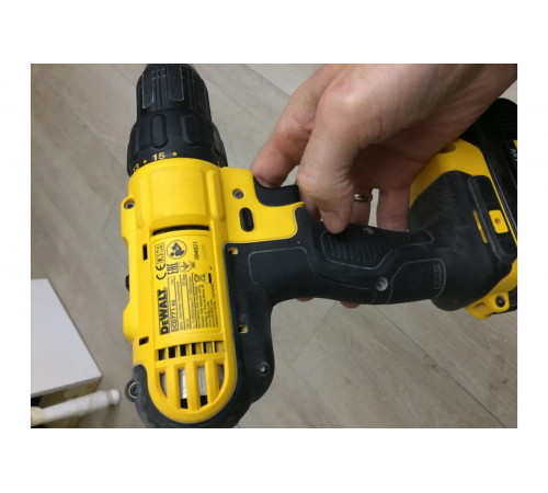 Аккумуляторная дрель-шуруповерт DEWALT DCD 771 C2