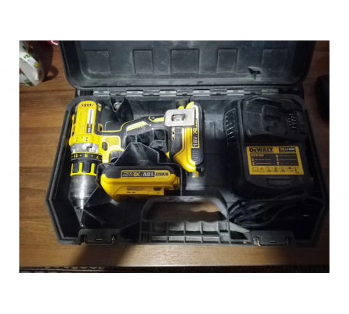 Аккумуляторная дрель-шуруповерт DEWALT DCD 790 D2