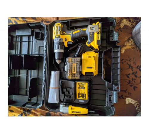 Бесщеточная ударная дрель-шуруповерт DEWALT DCD796D2