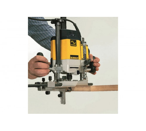 Фрезер DEWALT DW 625 E