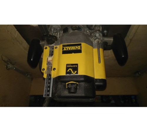 Фрезер DEWALT DW 625 E