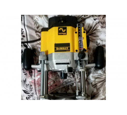 Фрезер DEWALT DW 625 E