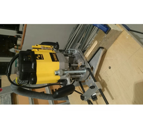 Фрезер DEWALT DW 625 E