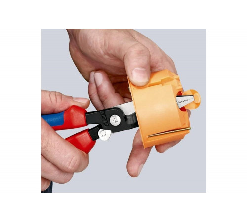 Электромонтажные клещи KNIPEX 6-в-1, зачистка: 0.75 - 1.5 + 2.5 мм, L-200 мм KN-1392200SB Электромонтажные клещи KNIPEX 6-в-1, зачистка: 0.75 - 1.5 + 2.5 мм, L-200 мм KN-1392200SB