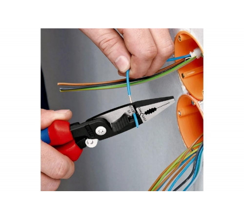 Электромонтажные клещи KNIPEX 6-в-1, зачистка: 0.75 - 1.5 + 2.5 мм, L-200 мм KN-1392200SB Электромонтажные клещи KNIPEX 6-в-1, зачистка: 0.75 - 1.5 + 2.5 мм, L-200 мм KN-1392200SB