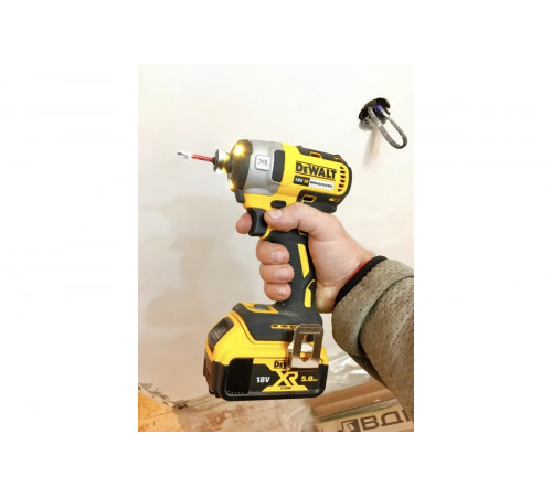 Аккумулятор (18 В; 5.0 А*ч; Li-Ion) DEWALT DCB 184