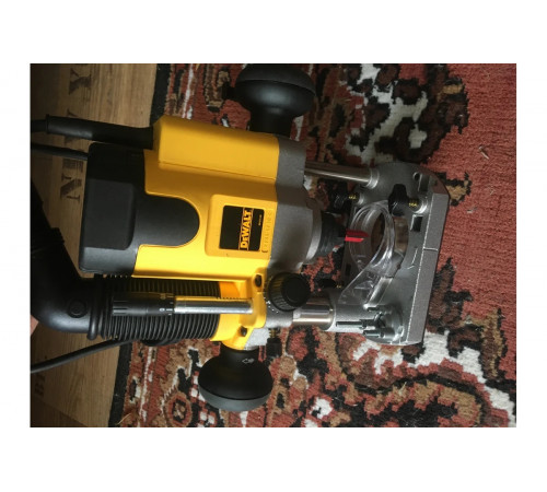 Фрезер DEWALT DW 621