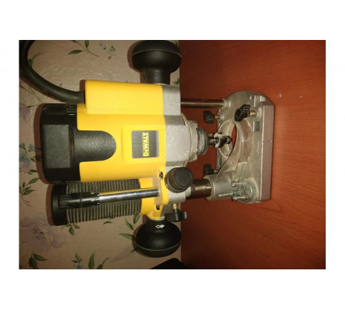 Фрезер DEWALT DW 621
