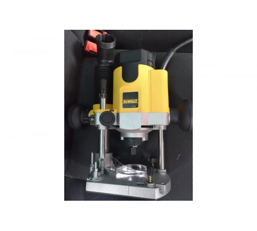 Фрезер DEWALT DW 621
