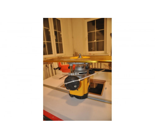 Фрезер DEWALT DW 621