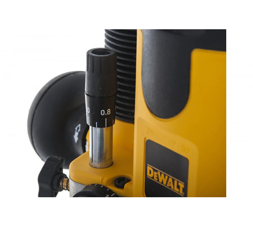 Фрезер DEWALT DW 621