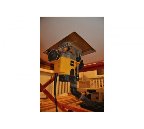 Фрезер DEWALT DW 621